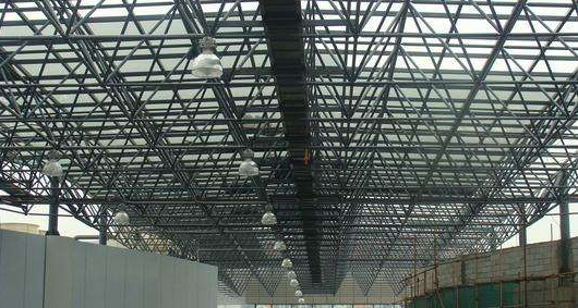 调兵山听网架公司的名目师阐述其网架的季节个性